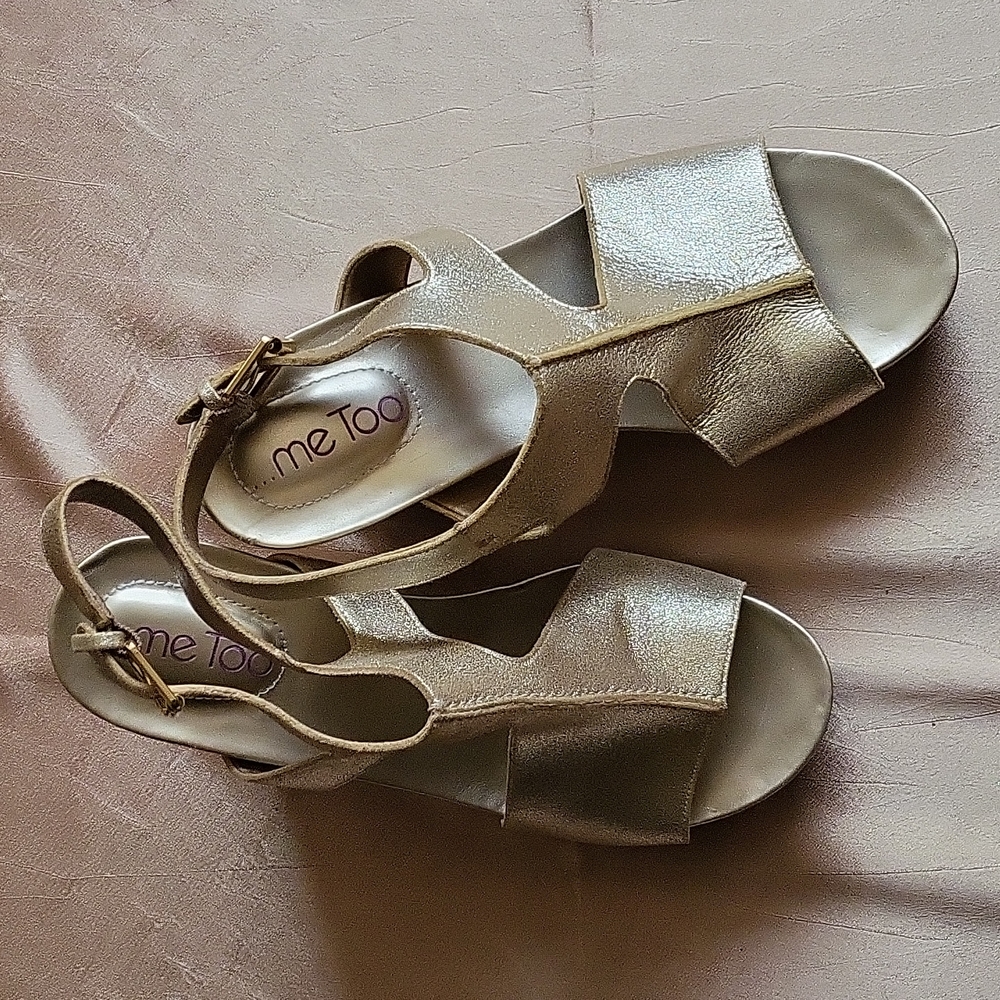 Me Too EUC women's gold dress heels ssndals size 8M